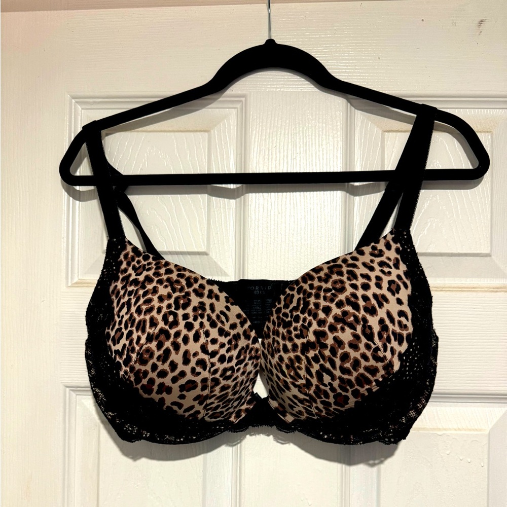 40 DD Torrid push up bra.